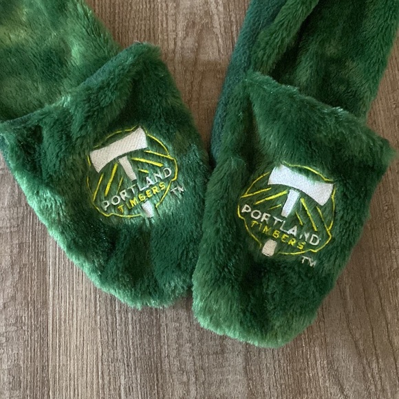 Portland Timbers Fuzzy Hat with Mittens - Picture 2 of 7